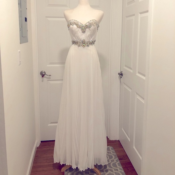 NWOT Tony Bowls strapless gown